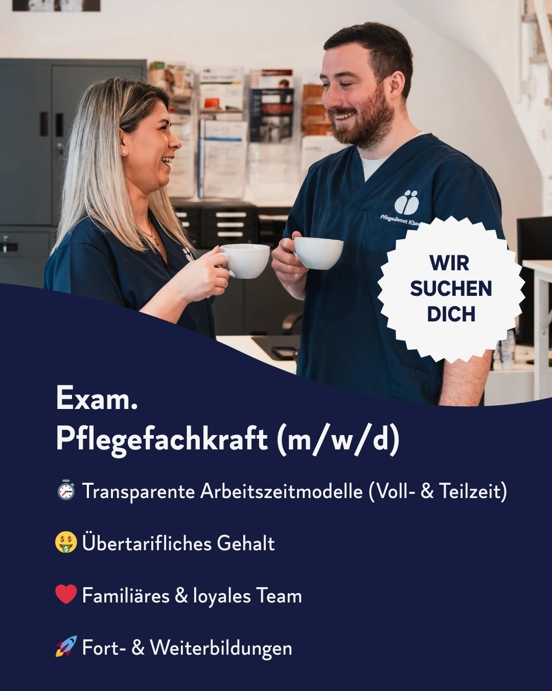 Zwei Pflegekräfte im Gespräch mit Tassen, Bewerbung für den Pflegedienst Klasen.